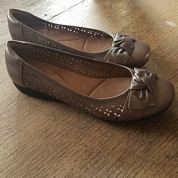 clarks edenvale pewter